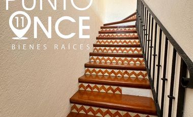 Espectacular Casa Estilo Campestre en Jardines del Pedregal: Espacio, Elegancia