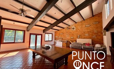 Espectacular Casa Estilo Campestre en Jardines del Pedregal: Espacio, Elegancia