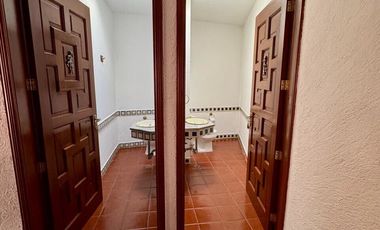 Espectacular Casa Estilo Campestre en Jardines del Pedregal: Espacio, Elegancia