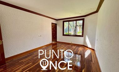 Espectacular Casa Estilo Campestre en Jardines del Pedregal: Espacio, Elegancia