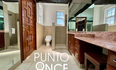 Espectacular Casa Estilo Campestre en Jardines del Pedregal: Espacio, Elegancia