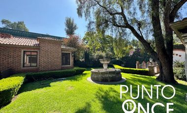 Espectacular Casa Estilo Campestre en Jardines del Pedregal: Espacio, Elegancia