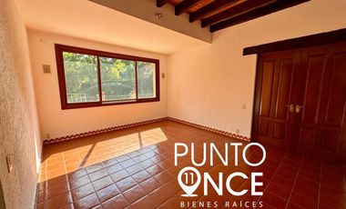 Espectacular Casa Estilo Campestre en Jardines del Pedregal: Espacio, Elegancia
