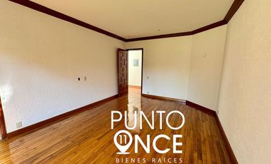 Espectacular Casa Estilo Campestre en Jardines del Pedregal: Espacio, Elegancia