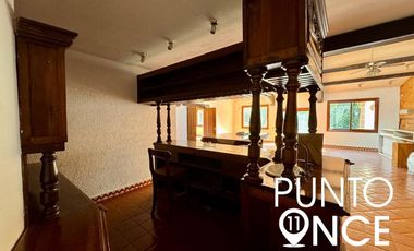 Espectacular Casa Estilo Campestre en Jardines del Pedregal: Espacio, Elegancia