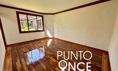 Espectacular Casa Estilo Campestre en Jardines del Pedregal: Espacio, Elegancia