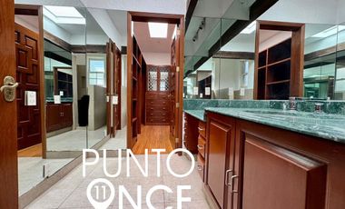 Espectacular Casa Estilo Campestre en Jardines del Pedregal: Espacio, Elegancia