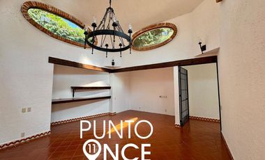 Espectacular Casa Estilo Campestre en Jardines del Pedregal: Espacio, Elegancia