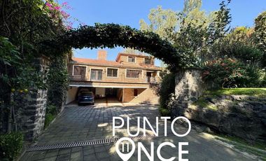 Espectacular Casa Estilo Campestre en Jardines del Pedregal: Espacio, Elegancia