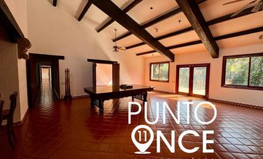 Espectacular Casa Estilo Campestre en Jardines del Pedregal: Espacio, Elegancia