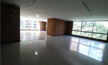 Se arrienda oficina en Medellín