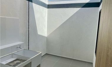 Casa nueva de tres pisos en venta Barrio Las Mercedes Palmira Valle