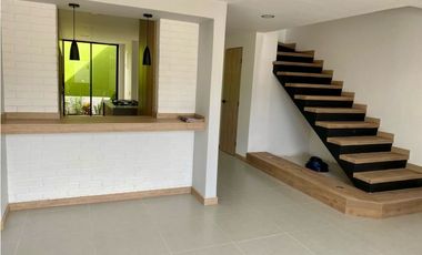 Casa nueva de tres pisos en venta Barrio Las Mercedes Palmira Valle
