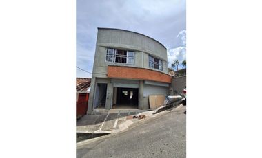*Venta de casa lote o bodega en San Francisco, Copacabana