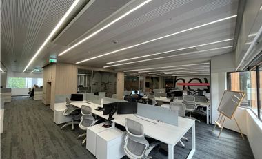 SE ARRIENDA OFICINA EN EL POBLADO