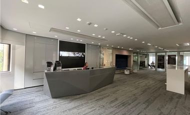 SE ARRIENDA OFICINA EN EL POBLADO