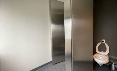 SE ARRIENDA OFICINA EN EL POBLADO
