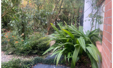 Casa con terraza  y patio  En Unidad Abierta El Retiro