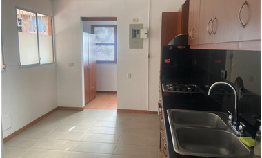Casa con terraza  y patio  En Unidad Abierta El Retiro