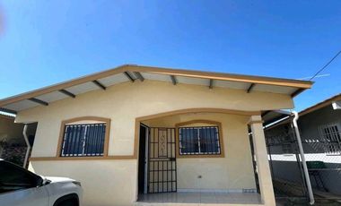 SE ALQUILA CASA SEMI AMOBLADA EN CHITRÉ - LA FLORESTA