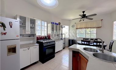 OPORTUNIDAD! Se Vende Casa de esquina Altos del María