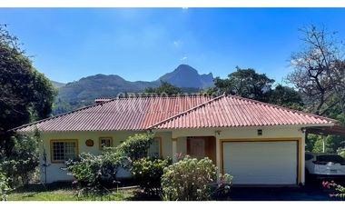 OPORTUNIDAD! Se Vende Casa de esquina Altos del María