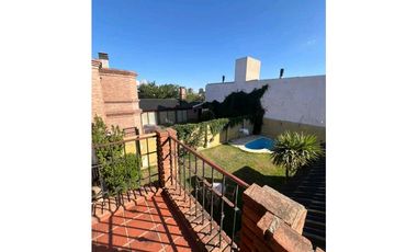 VENTA CASA URCA CORDOBA PILETA 4 DORMITORIOS