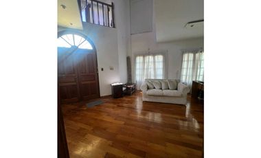 VENTA CASA URCA CORDOBA PILETA 4 DORMITORIOS