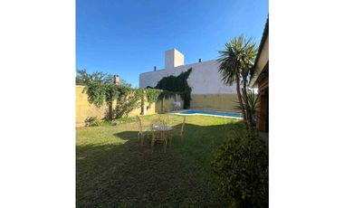 VENTA CASA URCA CORDOBA PILETA 4 DORMITORIOS