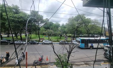 Gran entrepiso frente a Plaza 25 de Mayo!