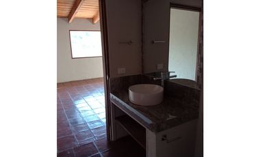 CASA EN RENTA CIRCUITO AVANDARO