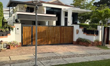 Bosques De Normandia Casa En Venta 5 Habitaciones 2 Niveles 384m2 Floridablamca, Santander Ml 15221