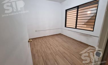 Casa en renta en privado Residencial Triana