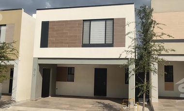 Casa en renta en privado Residencial Triana