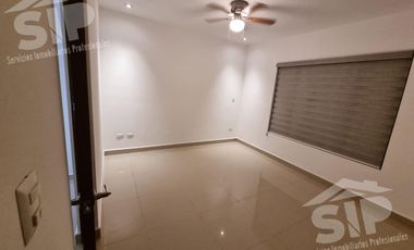 Casa en renta en privado Residencial Triana