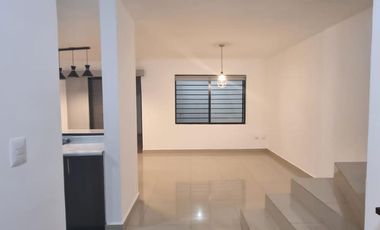 Casa en renta en privado Residencial Triana