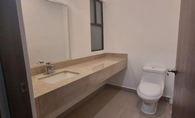 Casa en renta en privado Residencial Triana