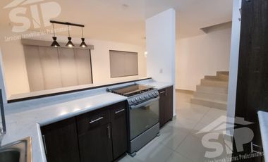 Casa en renta en privado Residencial Triana