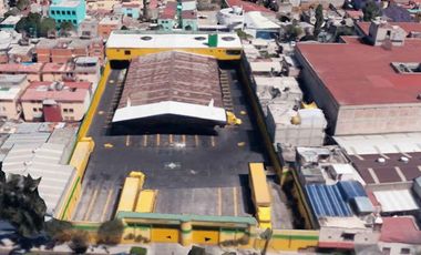 Venta de oficinas con bodega y patio de maniobras