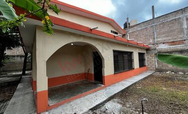 Casa en esquina con terreno de 490 m2 en COITA en VENTA
