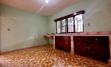 Casa en esquina con terreno de 490 m2 en COITA en VENTA