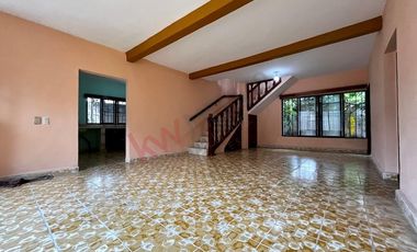 Casa en esquina con terreno de 490 m2 en COITA en VENTA
