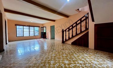 Casa en esquina con terreno de 490 m2 en COITA en VENTA