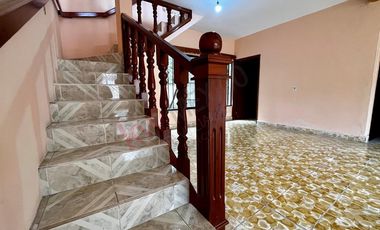 Casa en esquina con terreno de 490 m2 en COITA en VENTA