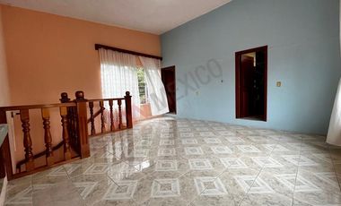 Casa en esquina con terreno de 490 m2 en COITA en VENTA