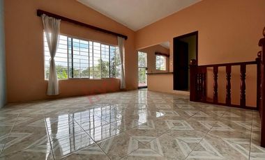 Casa en esquina con terreno de 490 m2 en COITA en VENTA