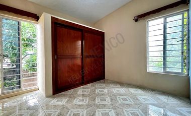 Casa en esquina con terreno de 490 m2 en COITA en VENTA
