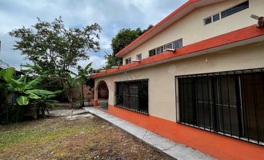 Casa en esquina con terreno de 490 m2 en COITA en VENTA