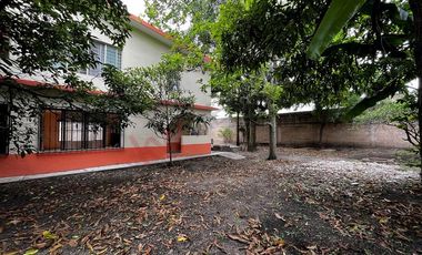 Casa en esquina con terreno de 490 m2 en COITA en VENTA