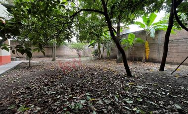 Casa en esquina con terreno de 490 m2 en COITA en VENTA